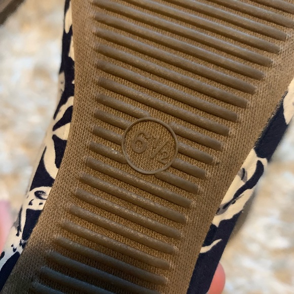 Navy/White floral flats - Picture 3 of 4